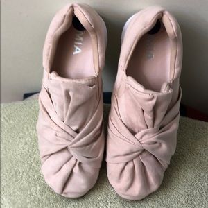 Brand New Suede Peach/Beige Mia sneakers.